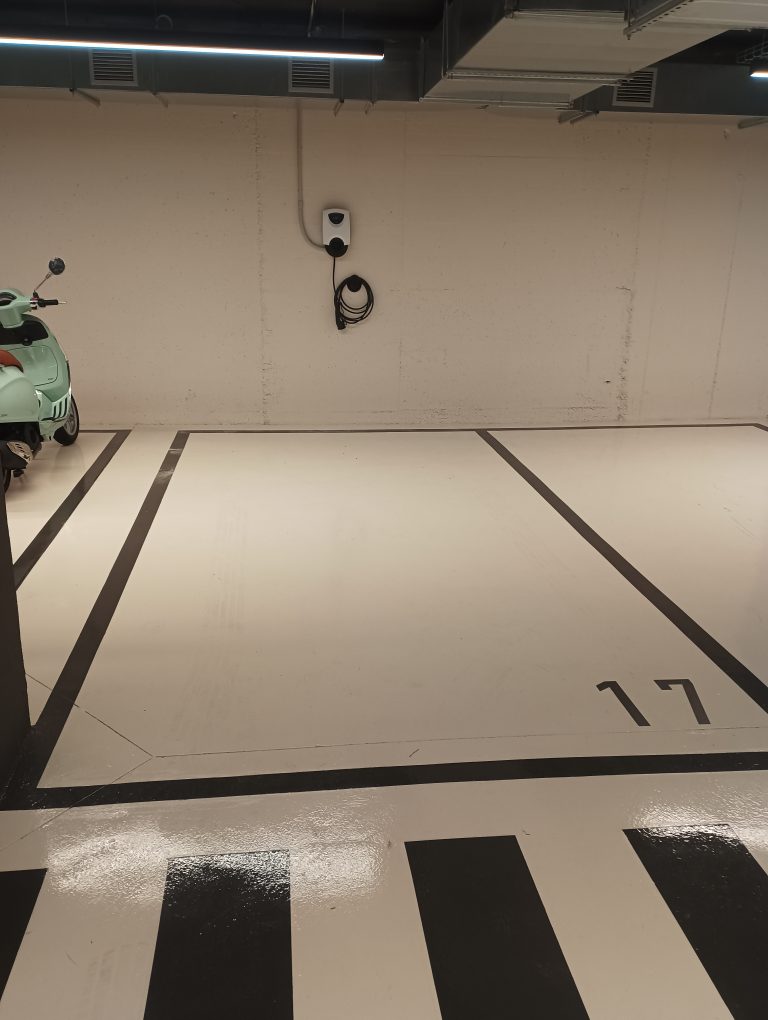 Instalación punto de recarga en garaje comunitario