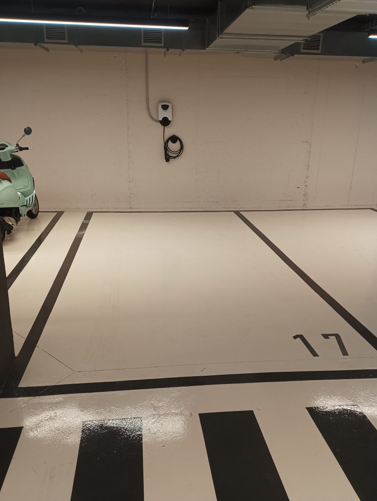 Instalación punto de recarga en garaje comunitario